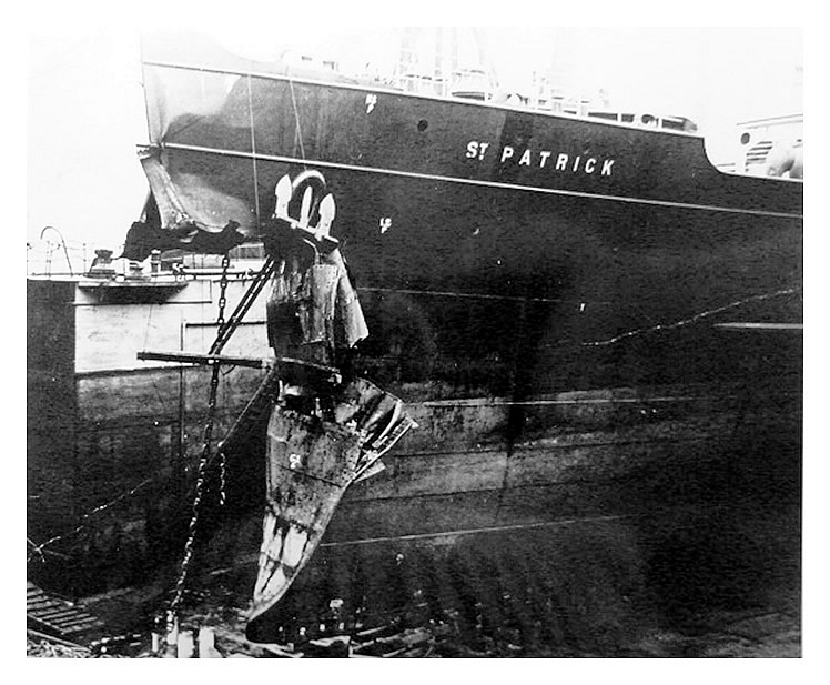 1915 - tr.s.s. 'St. Patrick' - on the Penarth Pontoon following a collision.