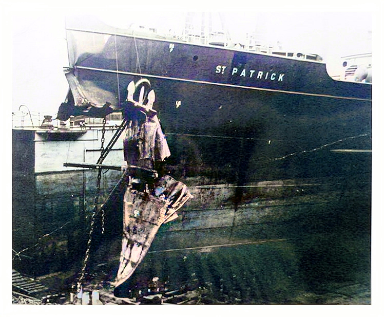1915 - tr.s.s. 'St. Patrick' - on the Penarth Pontoon following a collision.