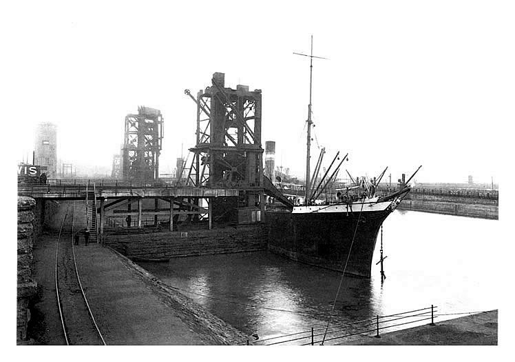 The &ldquo;Ganda&rdquo;, a steamship loading coal at number 1 tip in the summer of 1923 at Penarth Dock