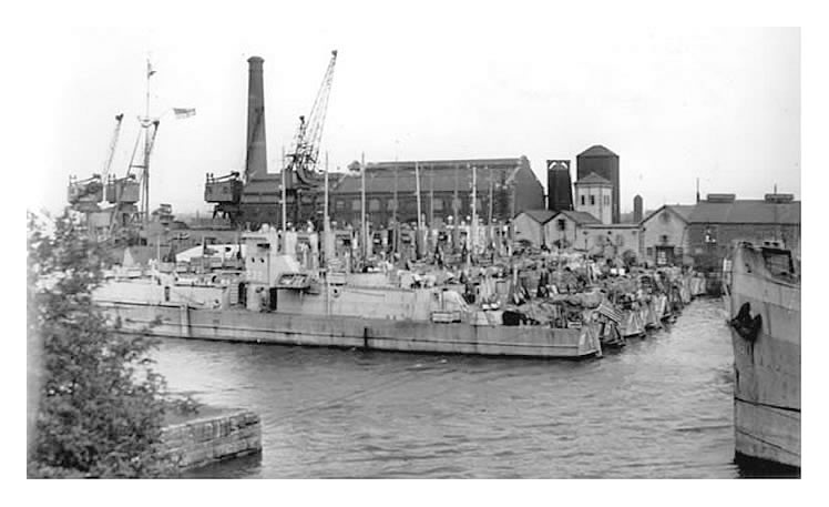 US craft in the Penarth Docks in readiness for the &lsquo;D&rsquo; Day Operation on the 6th June 1944
