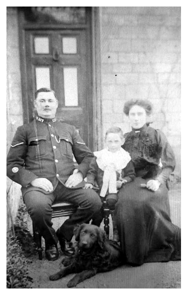 A family photograph : William George Allsop, John Goodway Allsop, Phyllis Hopkins Allsop.