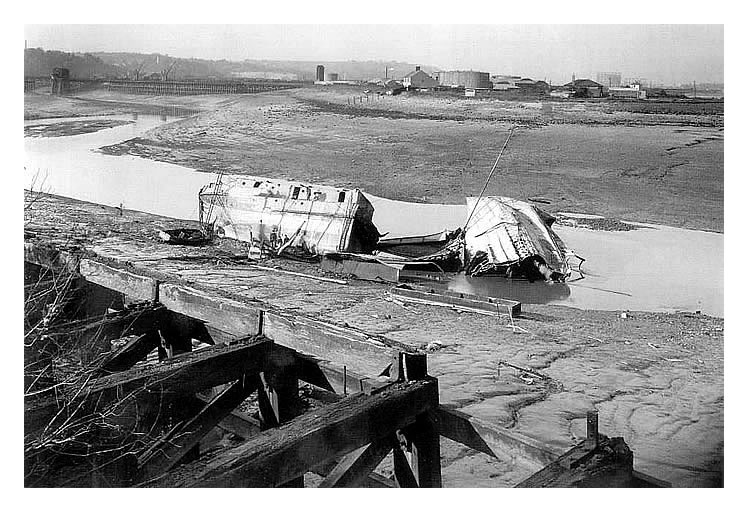 wreck of s.s. Lunan in River Ely