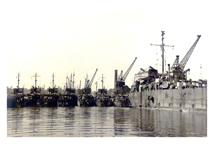 1943-4 - A large vessel is moored up at the northern quayside and LST's are moored broadside across the Penarth Dock. 