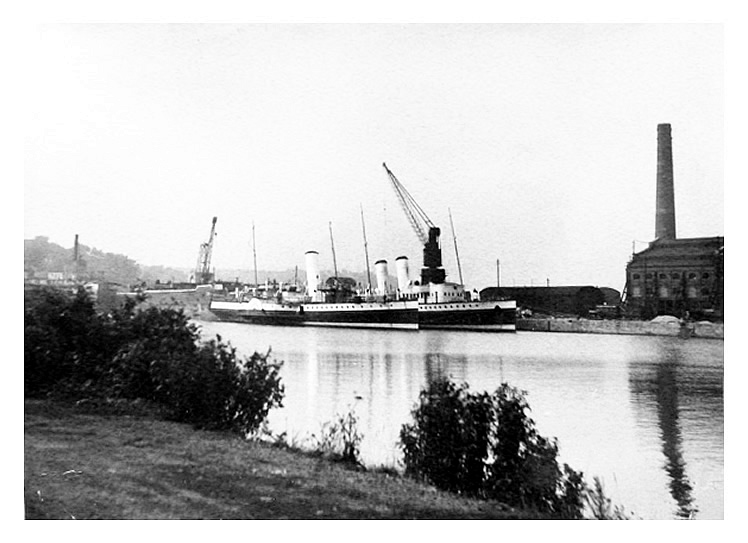 p.s. 'Bristol Queen' alongside the 'Glen Usk' in Penarth Dock on the 22nd September 1956. 
