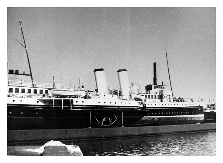1961 - p.s. 'Bristol Queen' - under repair on the Penarth Dock Pontoon. 