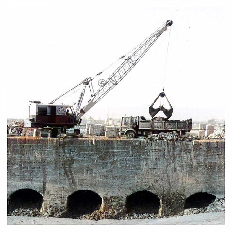 21st April 1987 - Construction of the Penarth Marina - Clearing away some of the debris and silt out of the basin to reveal the wonderful Radyr-stone arched masonry.