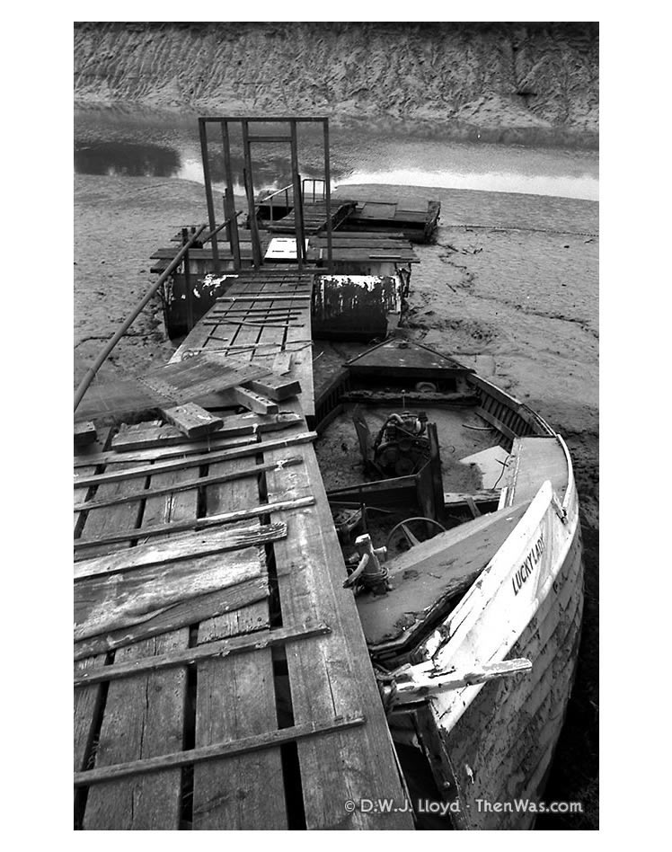 Makeshift mooring on the bank of the River Ely close to the tidal harbour.