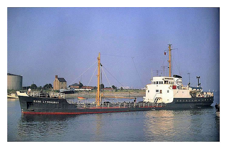 Esso Lyndhurst entering the River Ely Tidal Harbour, Penarth Dock.