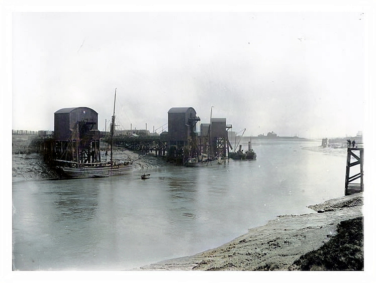 A vintage view of the Ely Tidal Harbour coal tips (number 4 nearest) taken in July 1924