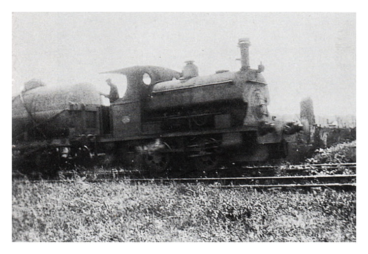c.1935 : A private works 0-4-0 locomotive working the Victoria Wharf.