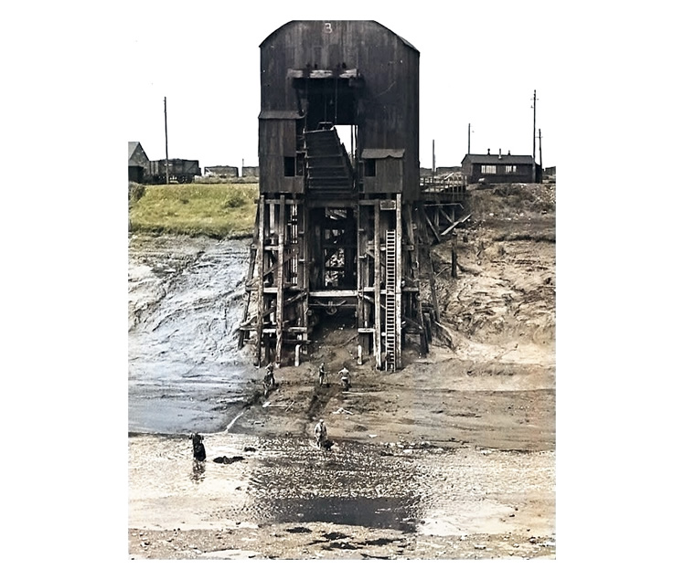 Work underway at the No. 3 Coal Tip in the Ely Tidal Harbour at the end of WWII.