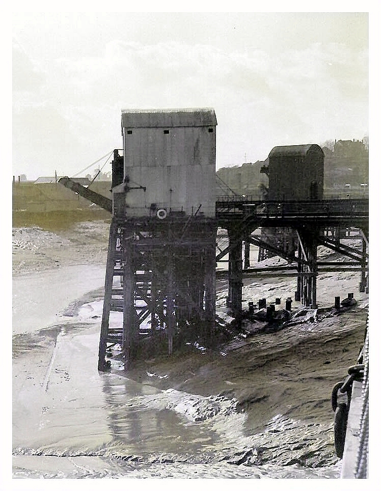 1940's : No. 3 Coal Tip&nbsp;- situated within the River Ely Tidal Harbour.&nbsp;