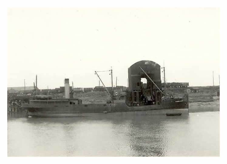 1924 : The s.s. 'Southwell' taking on coals at No. 2 Coal Tip within the River Ely Tidal Harbour.