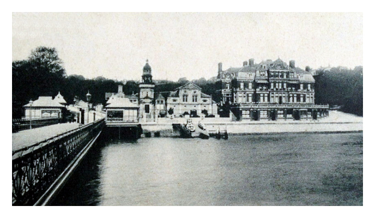 Esplande Hotel viewed from the pier