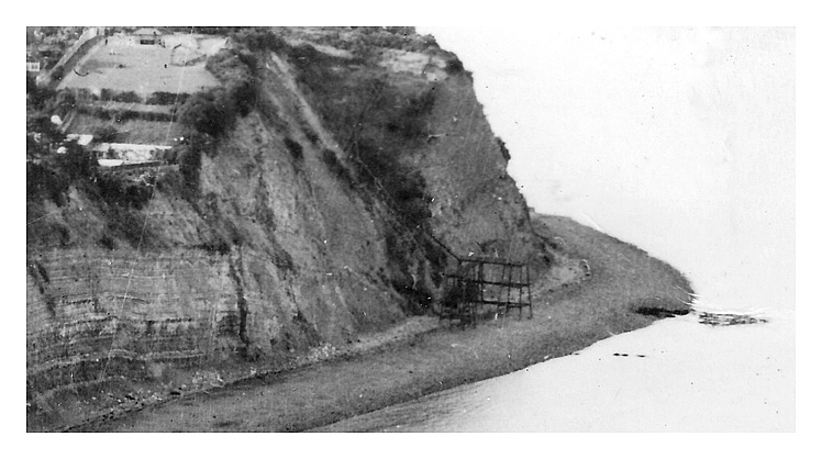The Pier, Penarth - A mid-1950's ariel photograph showing the extent of Penarth Head and the location of the searchlight emplacements in relationship to the pier, etc.