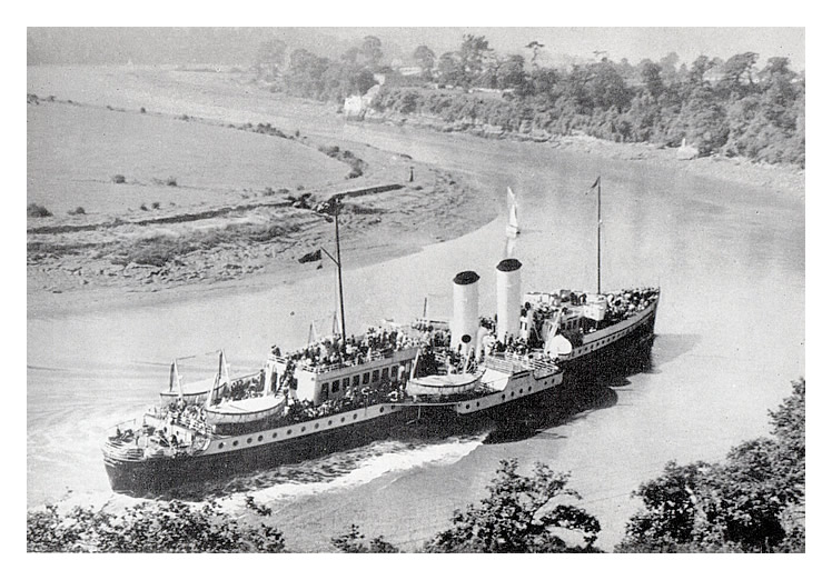 P. & A. Campbell's 'Bristol Queen' rounding horseshoe bend in the River Avon.