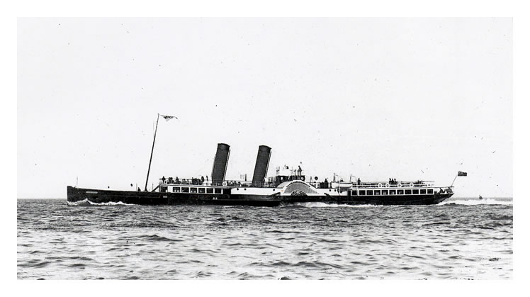The paddle steamer 'Tintern' .