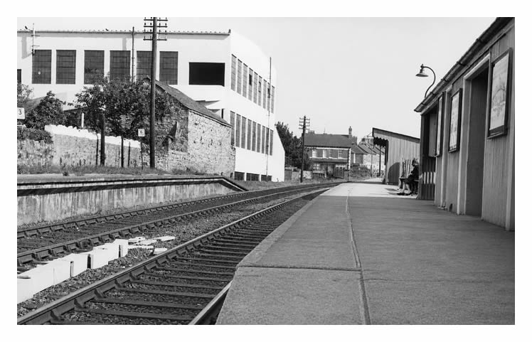 1960's - A rear view of Montague 'Monty' Smith's Garage at 56 Windsor Road, Penarth, and its proximity to the Dingle Halt.