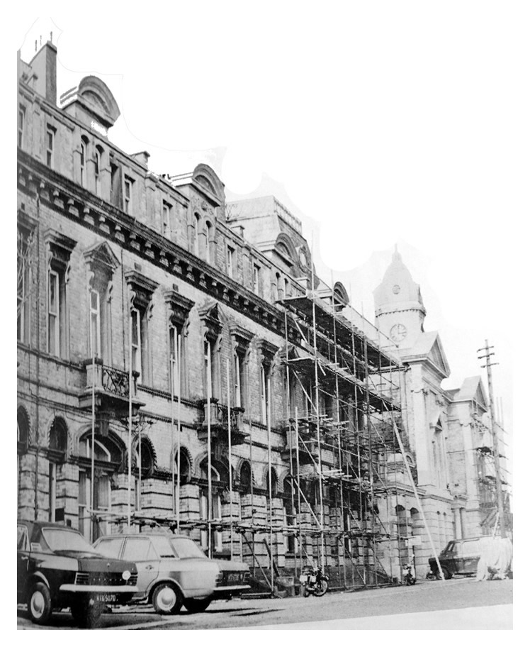 1960's - A photograph of the Mercantile Marine Offices with the Customs House beyond.