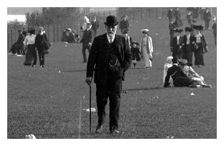Cliff Walk looking to Lavernock, Penarth c.1905.