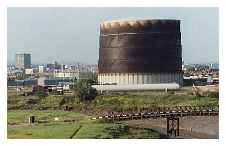 The gasometer at Grangetown gas works in 1991.