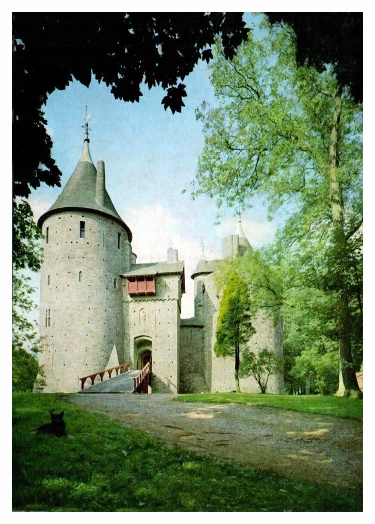 Castell Coch, De Morgannwg - Keep and Well Tower, from east.